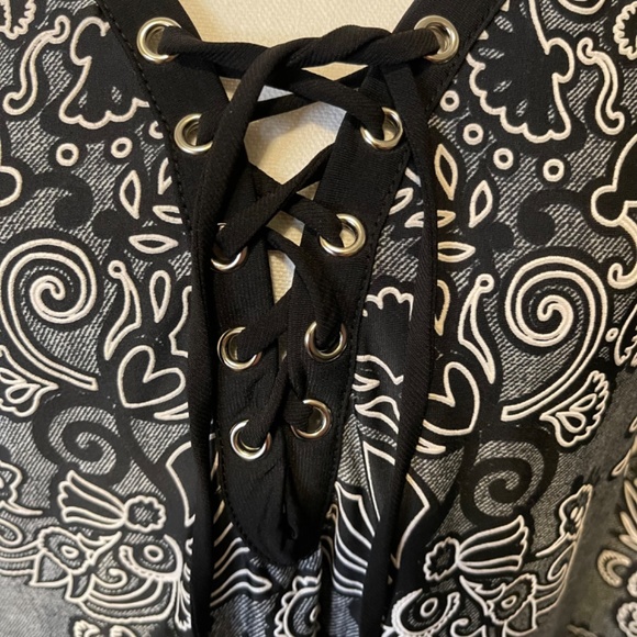 VENUS Lace Up Bodice ~ Cold Shoulder SEXY Top ~ Size Medium - Picture 2 of 6